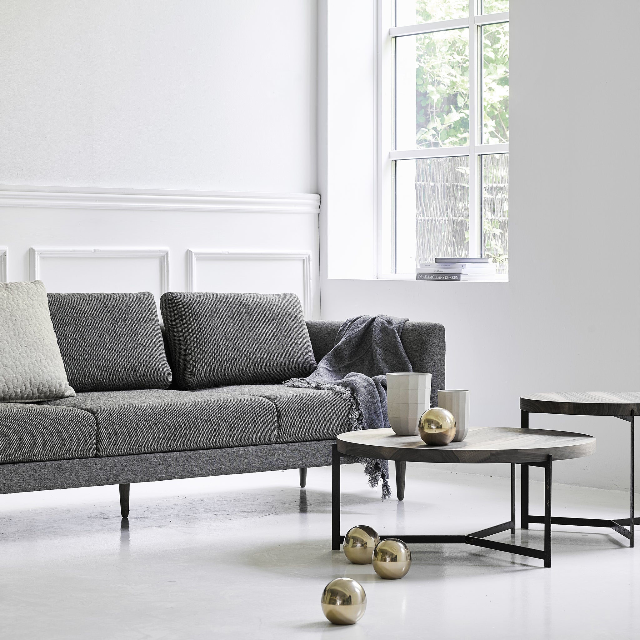 Plateau Coffee & Side Table